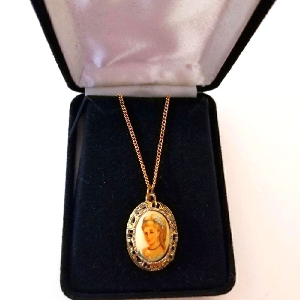 Vintage Gold Limoges Porcelain portrait necklace